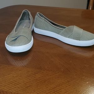 NWOT Comfortview Criss Cross Everyday Slip on Shoe